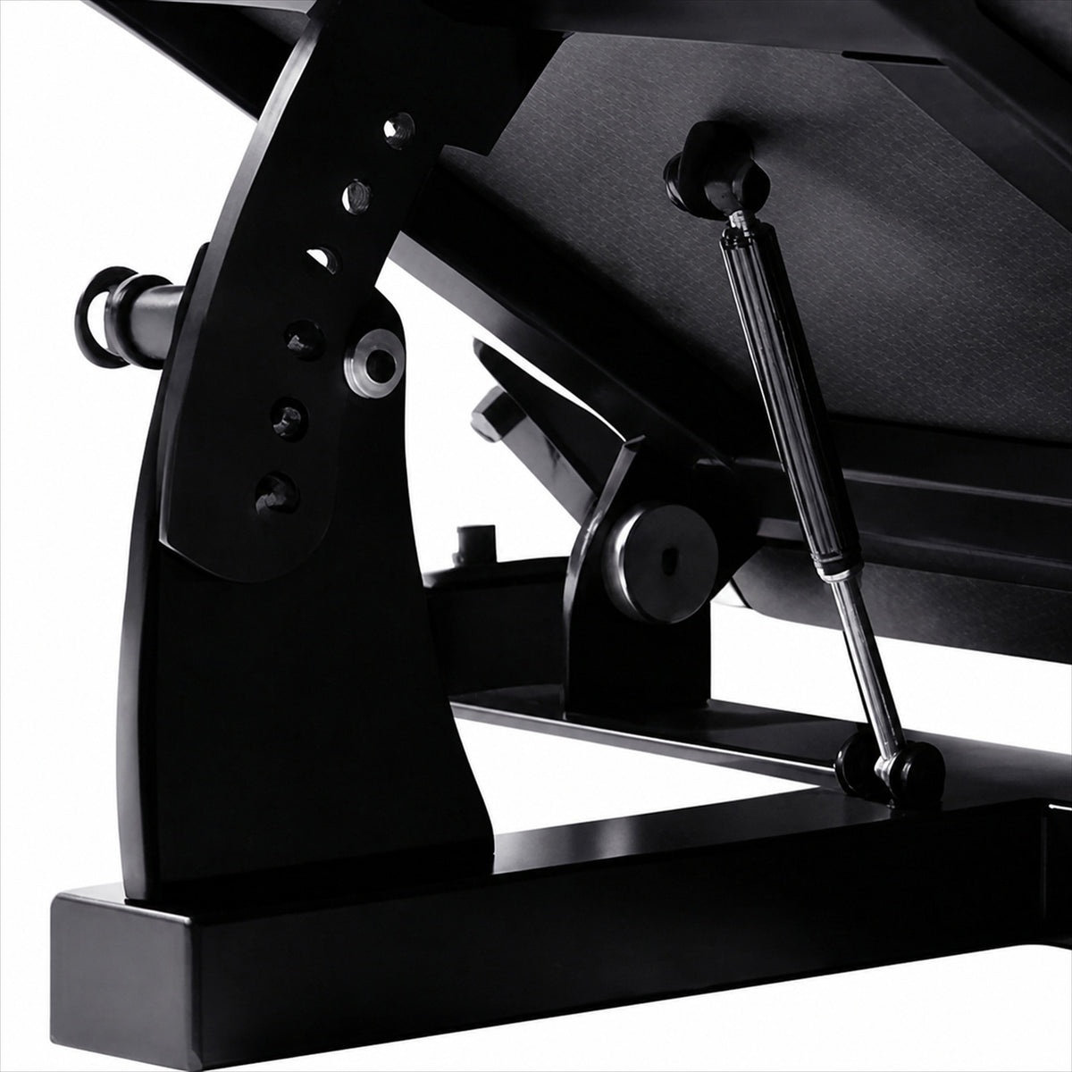 DHZ A611 Incline Linear Row – Detail der rutschfesten Fußplatte für sicheren Stand – Fitnessstudio, Krafttraining und kommerzieller Studioeinsatz