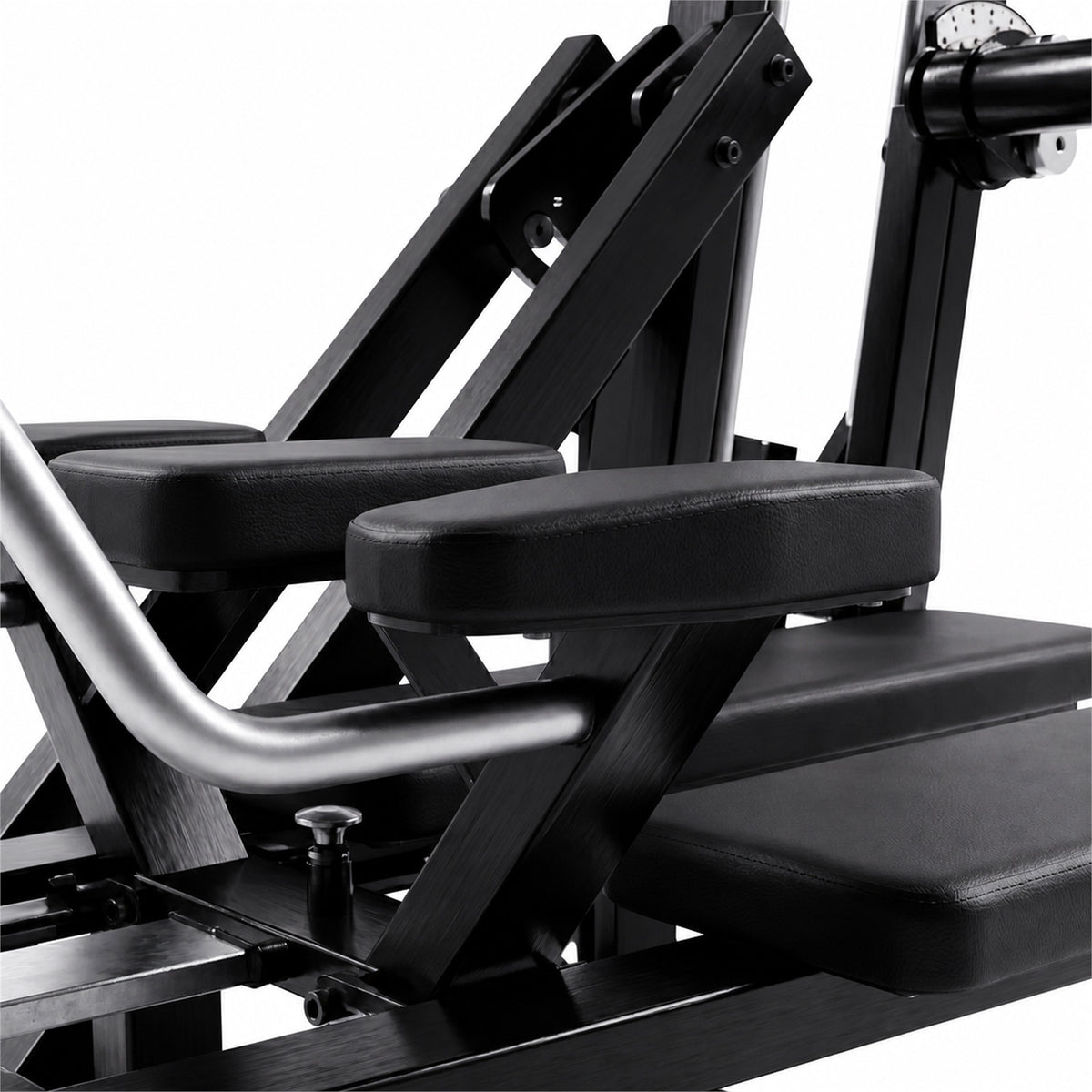 DHZ A619 Glute Kickback – Detail der ergonomischen Haltegriffe für kontrolliertes Krafttraining – Fitnessstudio, Krafttraining und kommerzieller Studioeinsatz