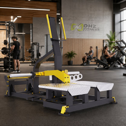 DHZ TITAN Mechanix Y986ZA Belt Squat – Plate Loaded Kniebeugenmaschine – dhz titan mechanix y986za belt squat schwarz gold premium fitnessstudio – KI-generierte Studioszene
