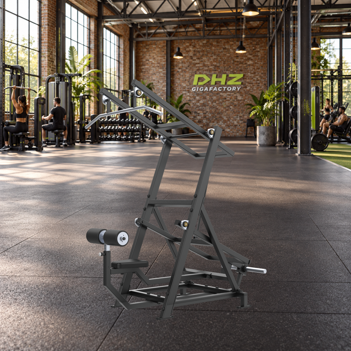 DHZ A705L FLEX Lat Pulldown unverändert im hellen industriellen Fitnessstudio mit Training im Hintergrund