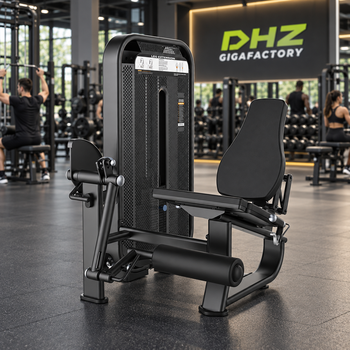 DHZ E7002 Leg Extension frei im aktiven DHZ-Gigafactory-Fitnessstudio mit Training im Hintergrund