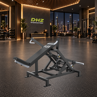 DHZ A703L FLEX Shoulder Press unverändert im dunklen Premium-City-Fitnessstudio mit Training im Hintergrund