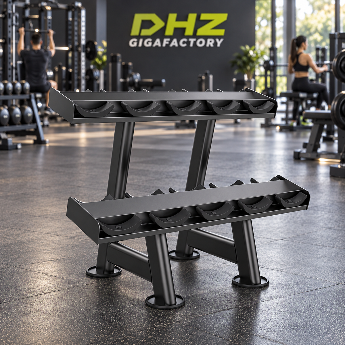 DHZ U2077S leer und frei im aktiven DHZ-Gigafactory-Fitnessstudio mit Training im Hintergrund