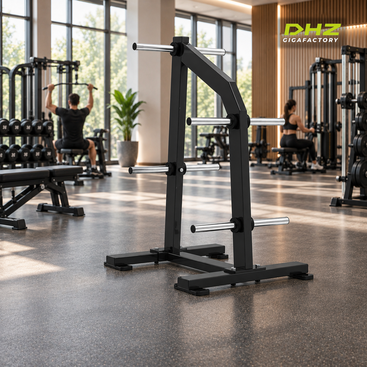 DHZ S-FORCE PM3019 Vertikaler Gewichtsscheibenständer im hellen realistisch genutzten DHZ-Gigafactory-Fitnessstudio