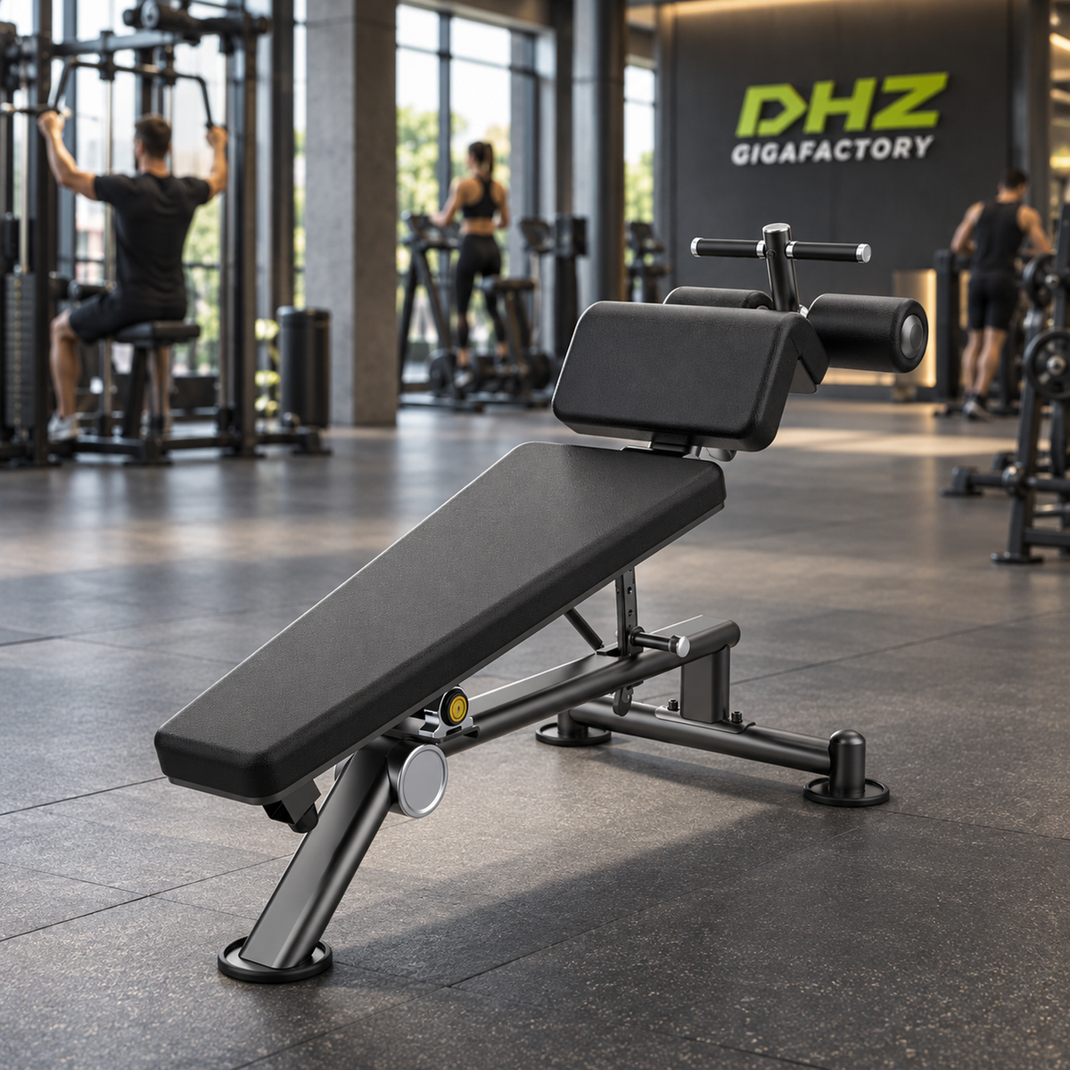 DHZ U2037 frei in zweiter Fitnessstudio-Ansicht mit Trainierenden im Hintergrund