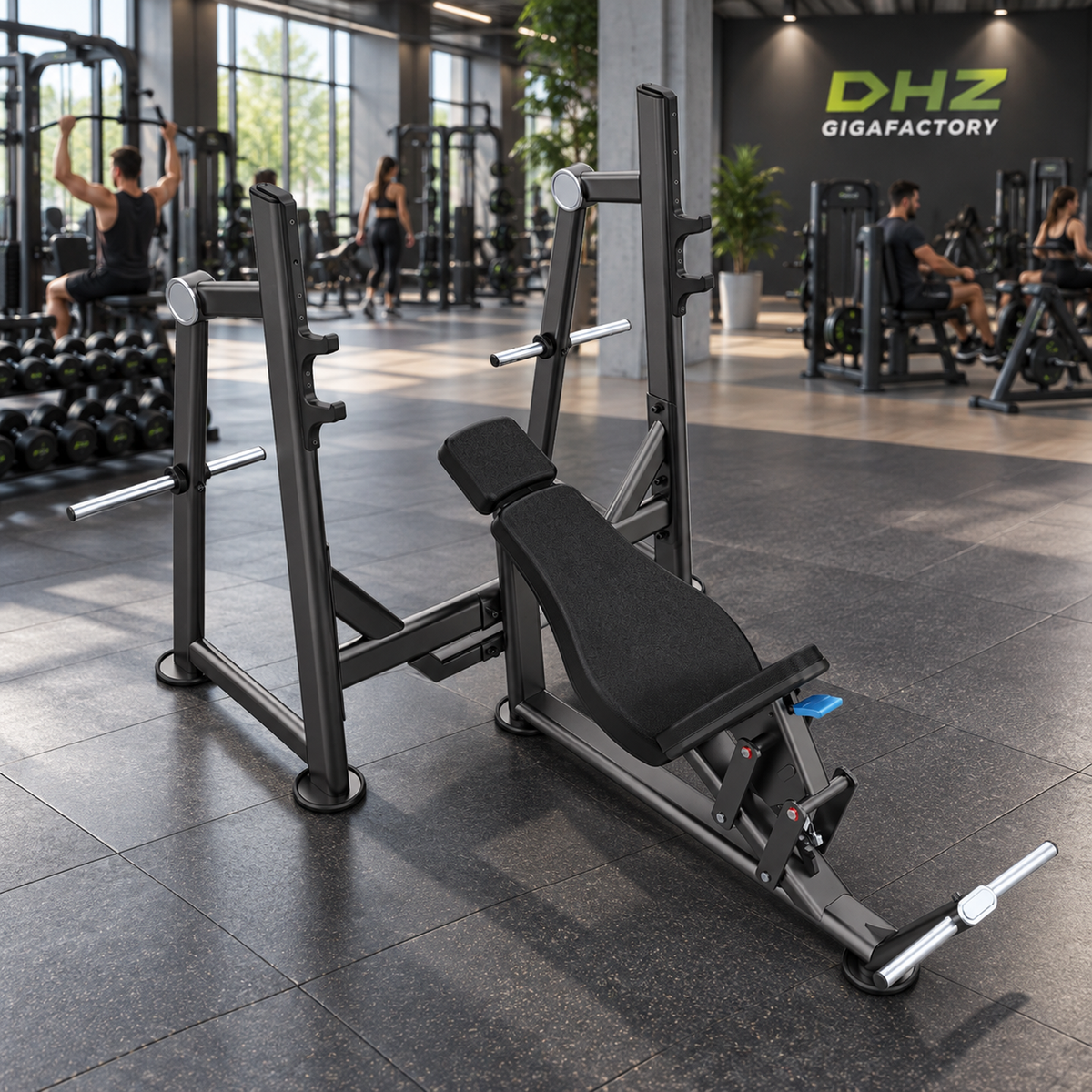 DHZ U2042 frei in zweiter Fitnessstudio-Ansicht mit Trainierenden im Hintergrund