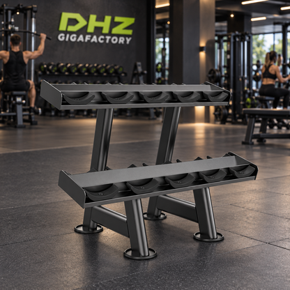 DHZ U2077S leer und frei in zweiter Fitnessstudio-Ansicht mit Trainierenden im Hintergrund