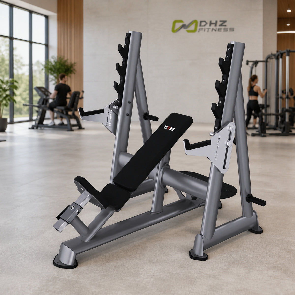 DHZ TITAN Extreme T932 Olympic Incline Bench – Professionelle olympische Schrägbank mit Hantelablagen – olympic incline bench langhantelbank premium ambiente hell