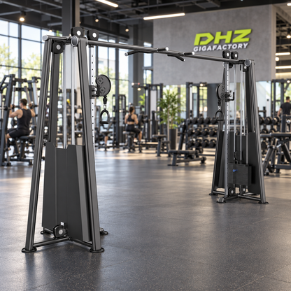 DHZ U2016 Cable Crossover frei im Fitnessstudio-Ambiente mit Training im Hintergrund