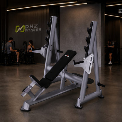 DHZ TITAN Extreme T932 Olympic Incline Bench – Professionelle olympische Schrägbank mit Hantelablagen – olympic incline bench langhantelbank performance ambiente urban