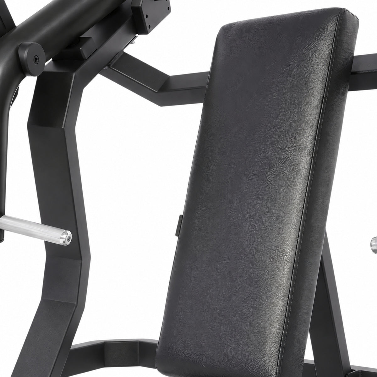DHZ Y900 Y915 Schrägbank-Brustpresse (Incline Chest Press) in Schwarz-Schwarz – Detail des Rückenpolsters