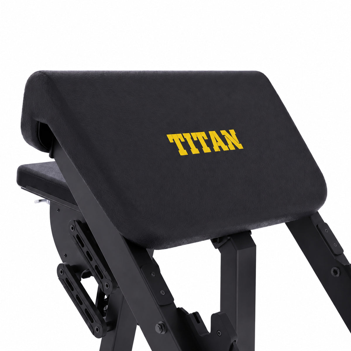 DHZ TITAN Mechanix Y976ZA Seated Preacher Curl - Plate Loaded Bizepsbank für isoliertes Armtraining – seated preacher curl obsidian black armauflage detail