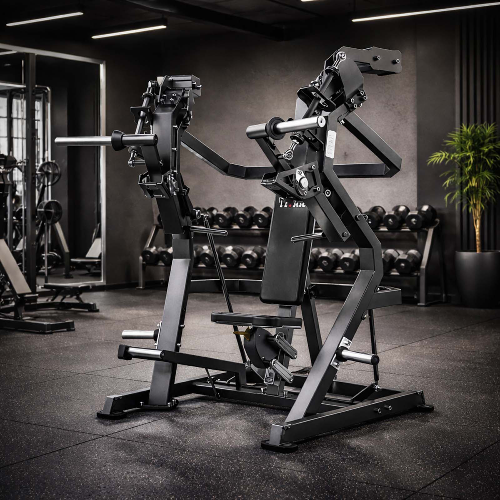 Schwarz-silberne Titan Mechanix Chest Press Y905ZAG mit plate-loaded Hebelarmen für professionelles Krafttraining