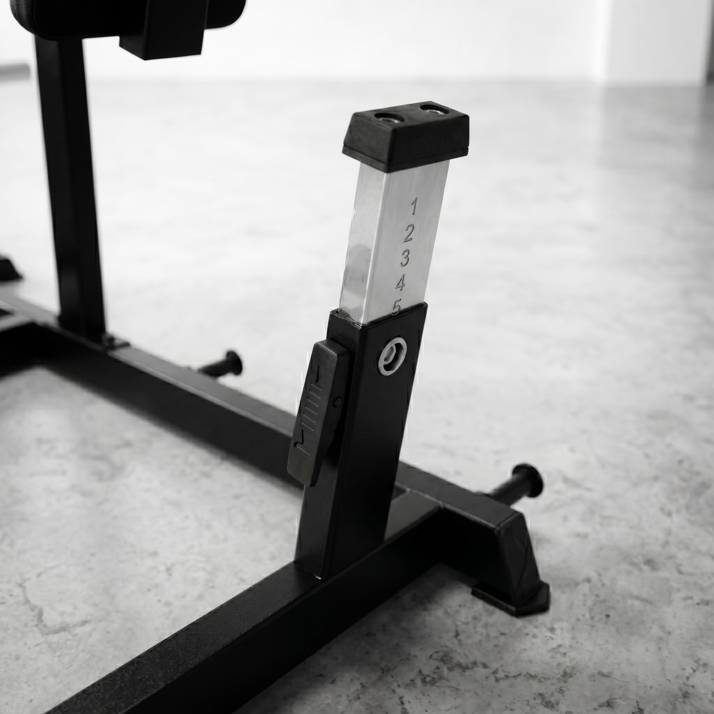 DHZ A610 Pendulum Squat – Plate Loaded Kniebeugenmaschine für professionelles Beintraining