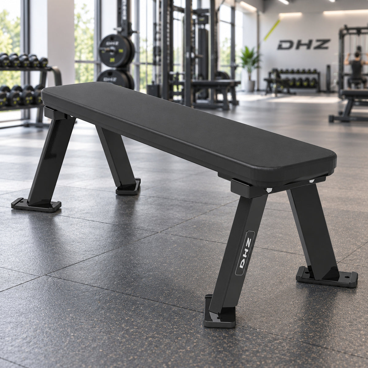 DHZ S-FORCE PM3001 Flat Bench – schwarze Ausführung im hellen DHZ Fitnessstudio