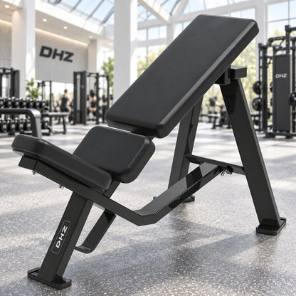 DHZ S-FORCE PM3003 Incline Bench 30° – schwarze Ausführung im hellen DHZ Fitnessstudio