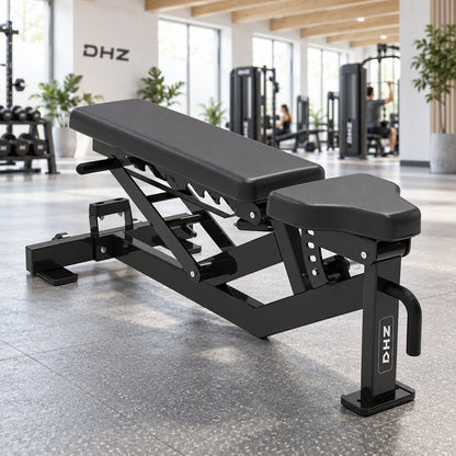 DHZ S-FORCE PM3007 Super Bench – schwarze Ausführung im hellen DHZ Fitnessstudio