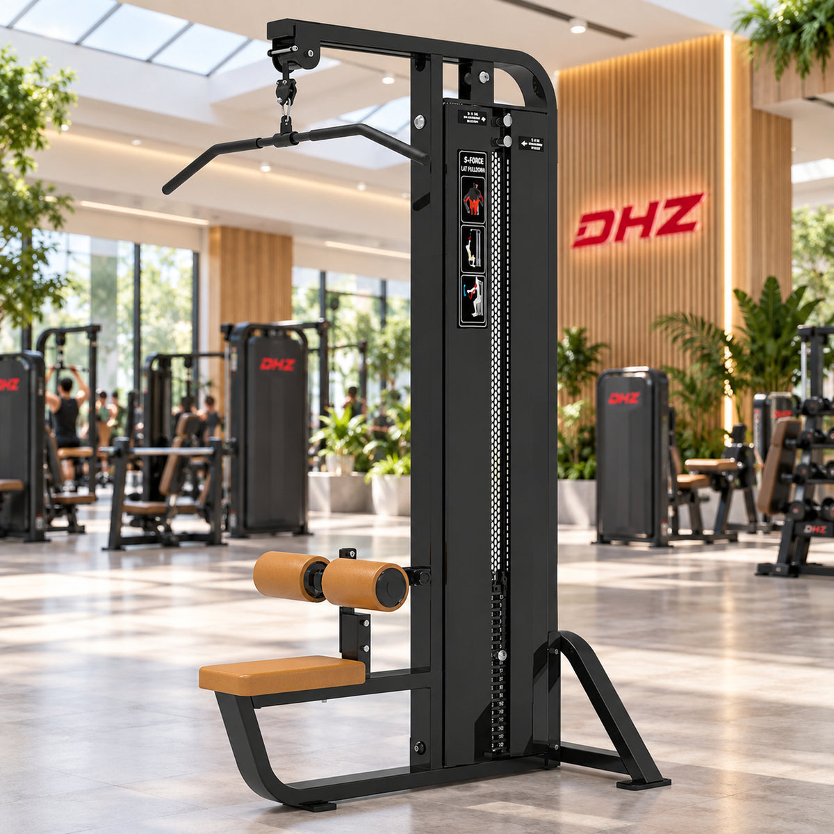 DHZ S-FORCE SM5012 Lat Pulldown – braune Polster – Studio-Lifestylebild