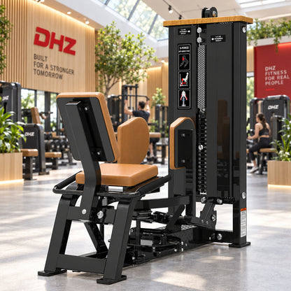 DHZ S-FORCE SM5021 Adductor – braune Polster – Studio-Lifestylebild