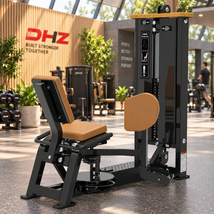 DHZ S-FORCE SM5022 Abductor – braune Polster – Studio-Lifestylebild