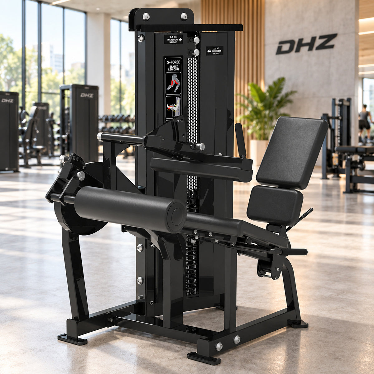 DHZ S-FORCE SM5023 Seated Leg Curl – schwarze Polster – Studio-Lifestylebild