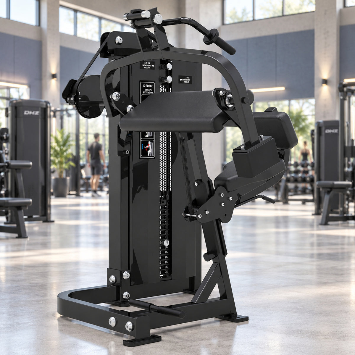 DHZ S-FORCE SM5028 Seated Dip – schwarze Polster – Studio-Lifestylebild