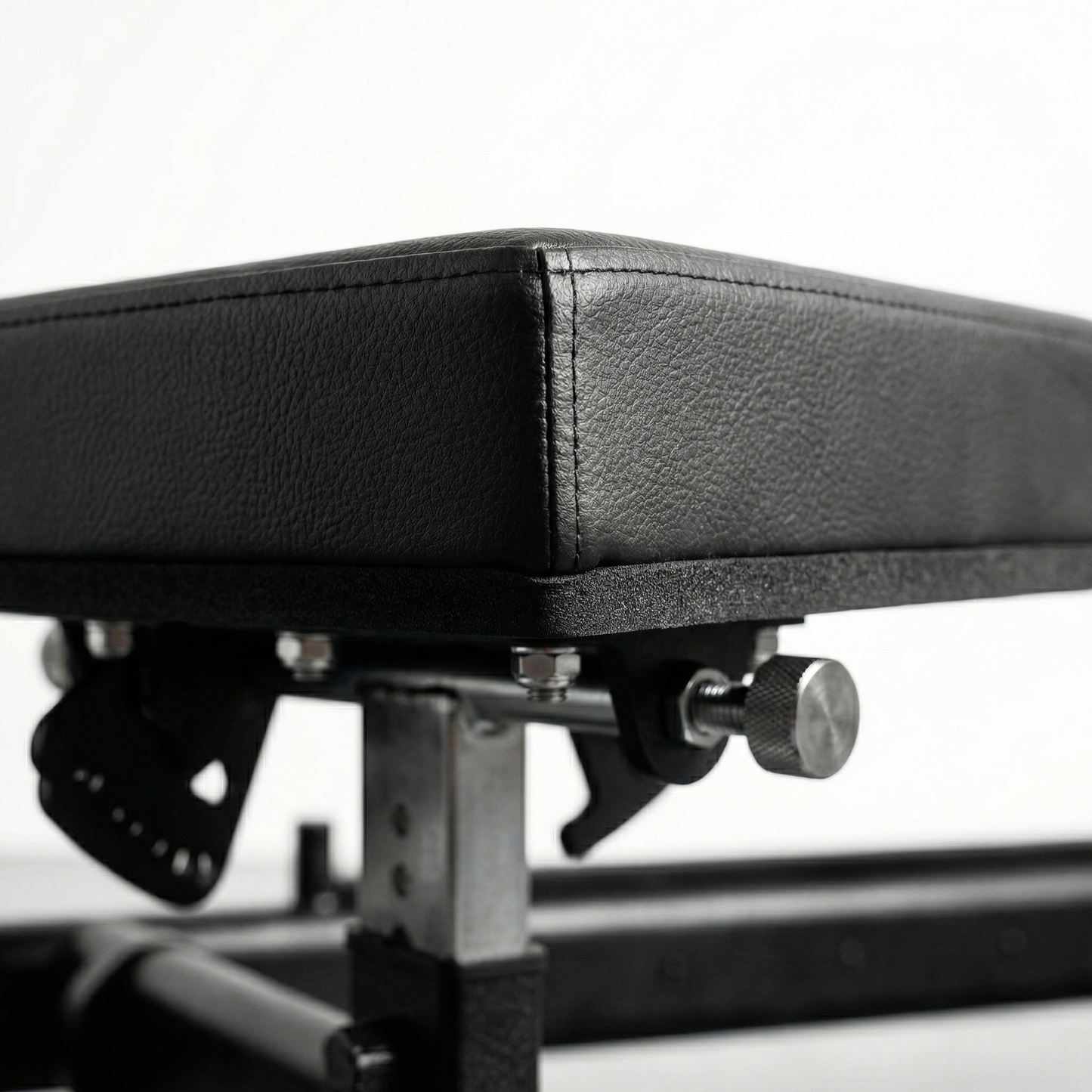 DHZ A606 Glute Bridge Bench – Plate Loaded Glute Bench für professionelles Gesäßtraining