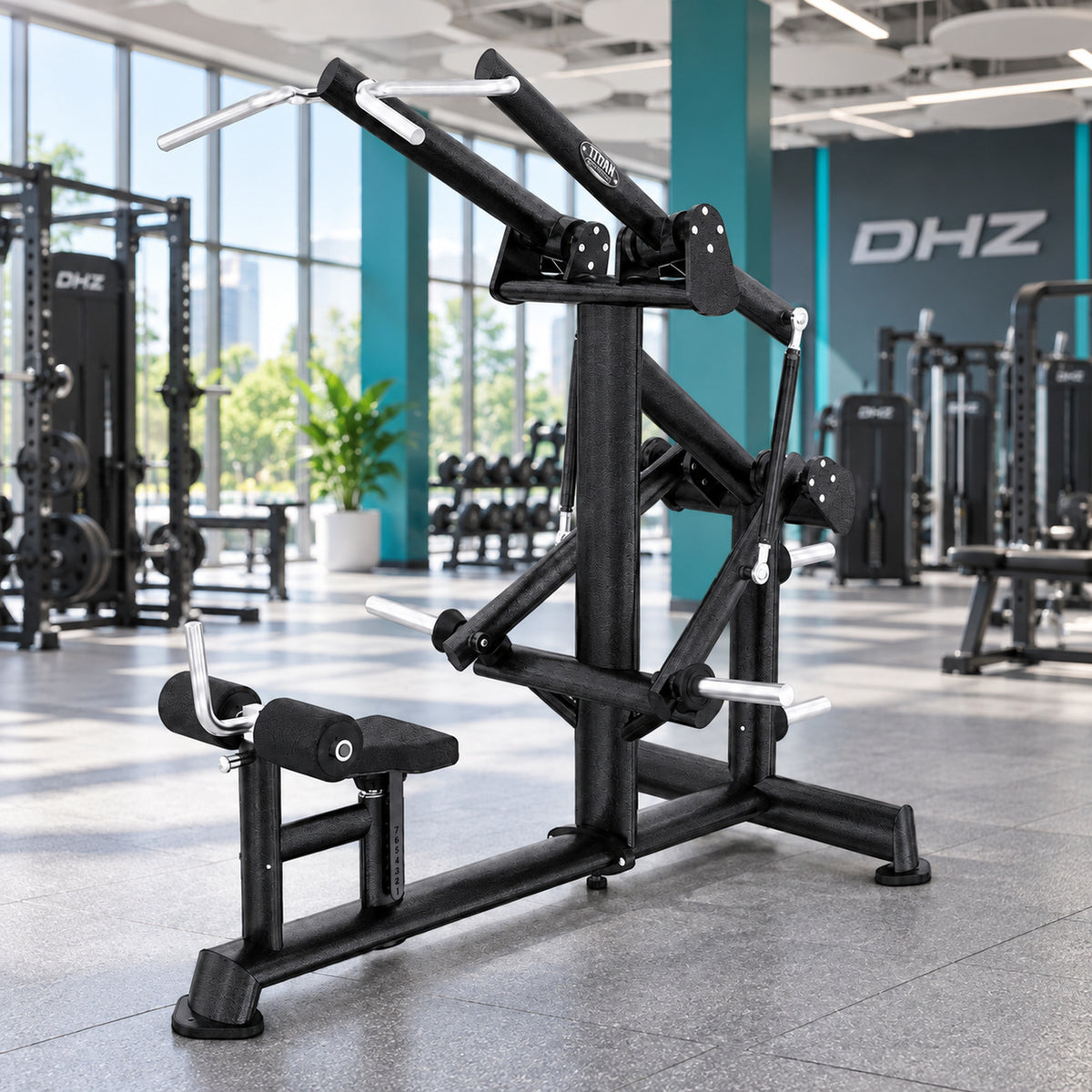 DHZ TITAN Extreme T901 High Row – Obsidian Black im hellen DHZ Fitnessstudio