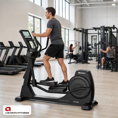 USAEON ULTIMAGLIDE 805E-T Profi Crosstrainer – Geräteansicht im professionellen Fitnessstudio