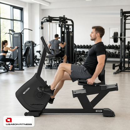USAEON ULTIMAGLIDE 805R Profi Liegeergometer – Geräteansicht im professionellen Fitnessstudio