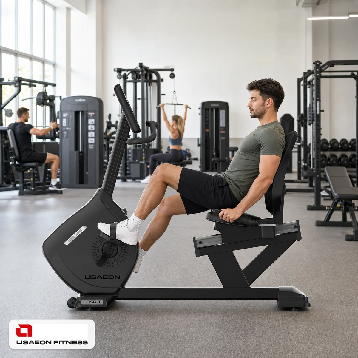 USAEON ULTIMAGLIDE 805R-T Profi Liegeergometer – Geräteansicht im professionellen Fitnessstudio