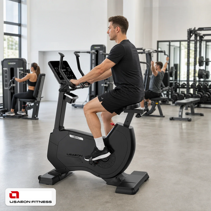 USAEON ULTIMAGLIDE 805U Profi Ergometer – Geräteansicht im professionellen Fitnessstudio