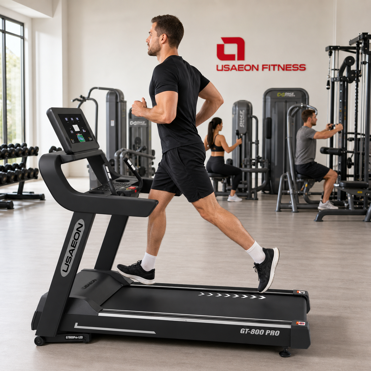 USAEON GT800PRO Profi Laufband Fitnessstudio – Geräteansicht im professionellen Fitnessstudio